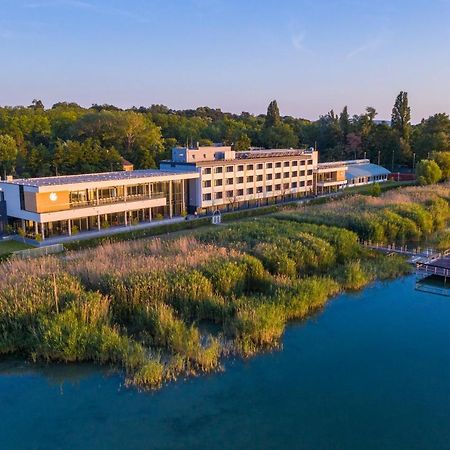 Hotel Otp Balatonszárszó Екстериор снимка