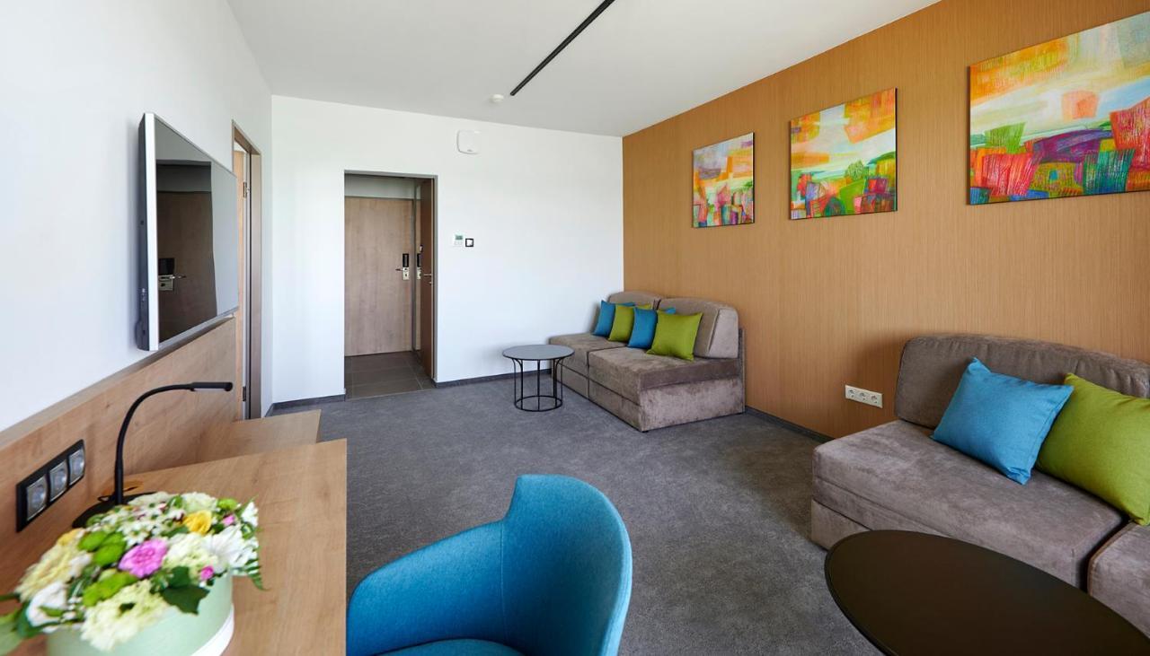 Hotel Otp Balatonszárszó Екстериор снимка