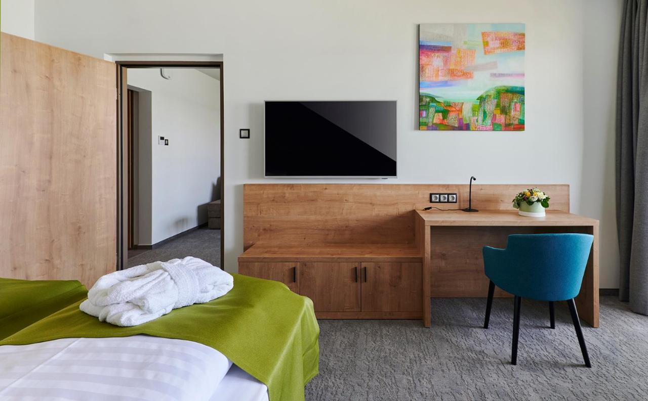 Hotel Otp Balatonszárszó Екстериор снимка