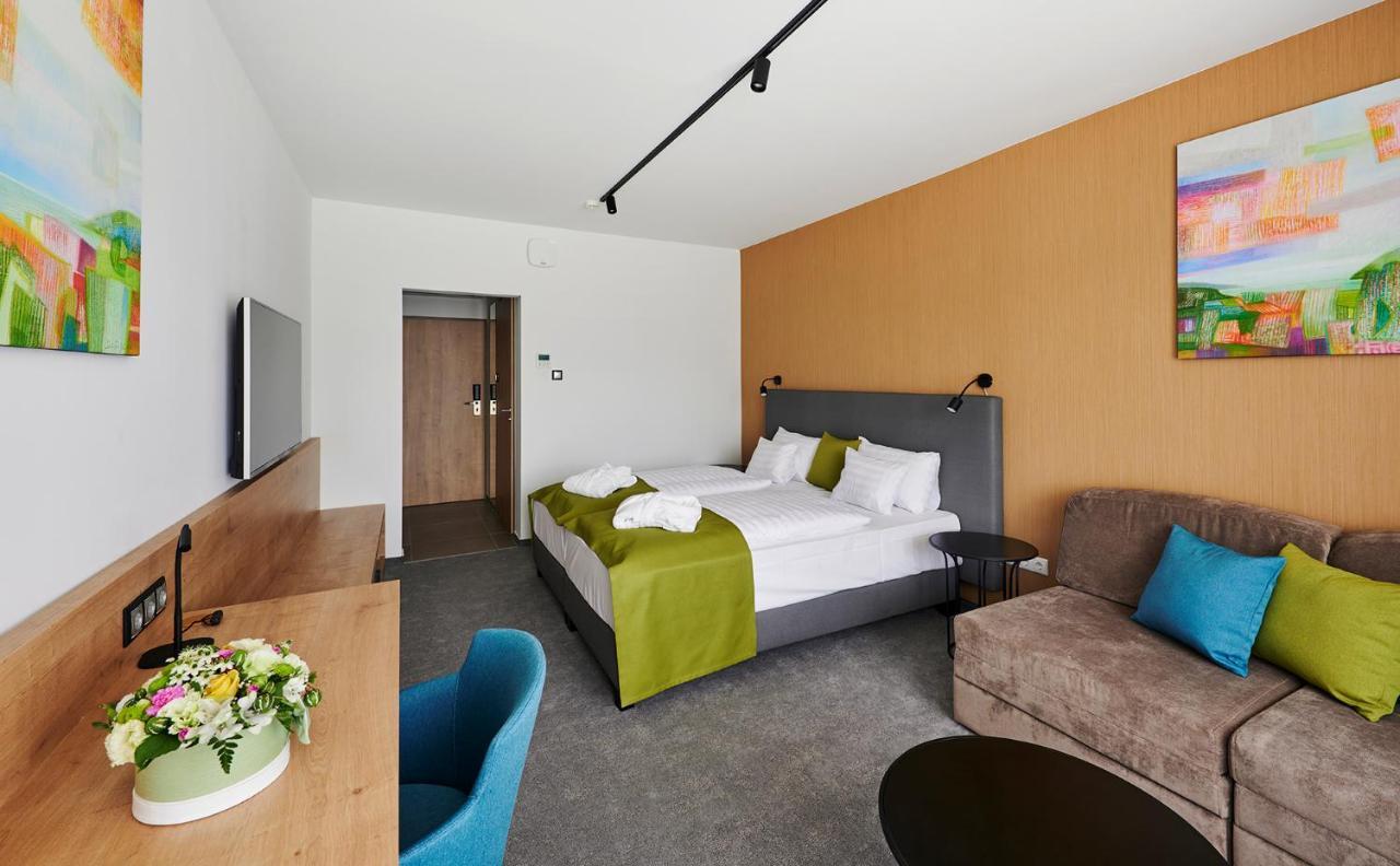 Hotel Otp Balatonszárszó Екстериор снимка