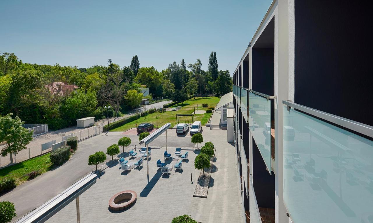 Hotel Otp Balatonszárszó Екстериор снимка