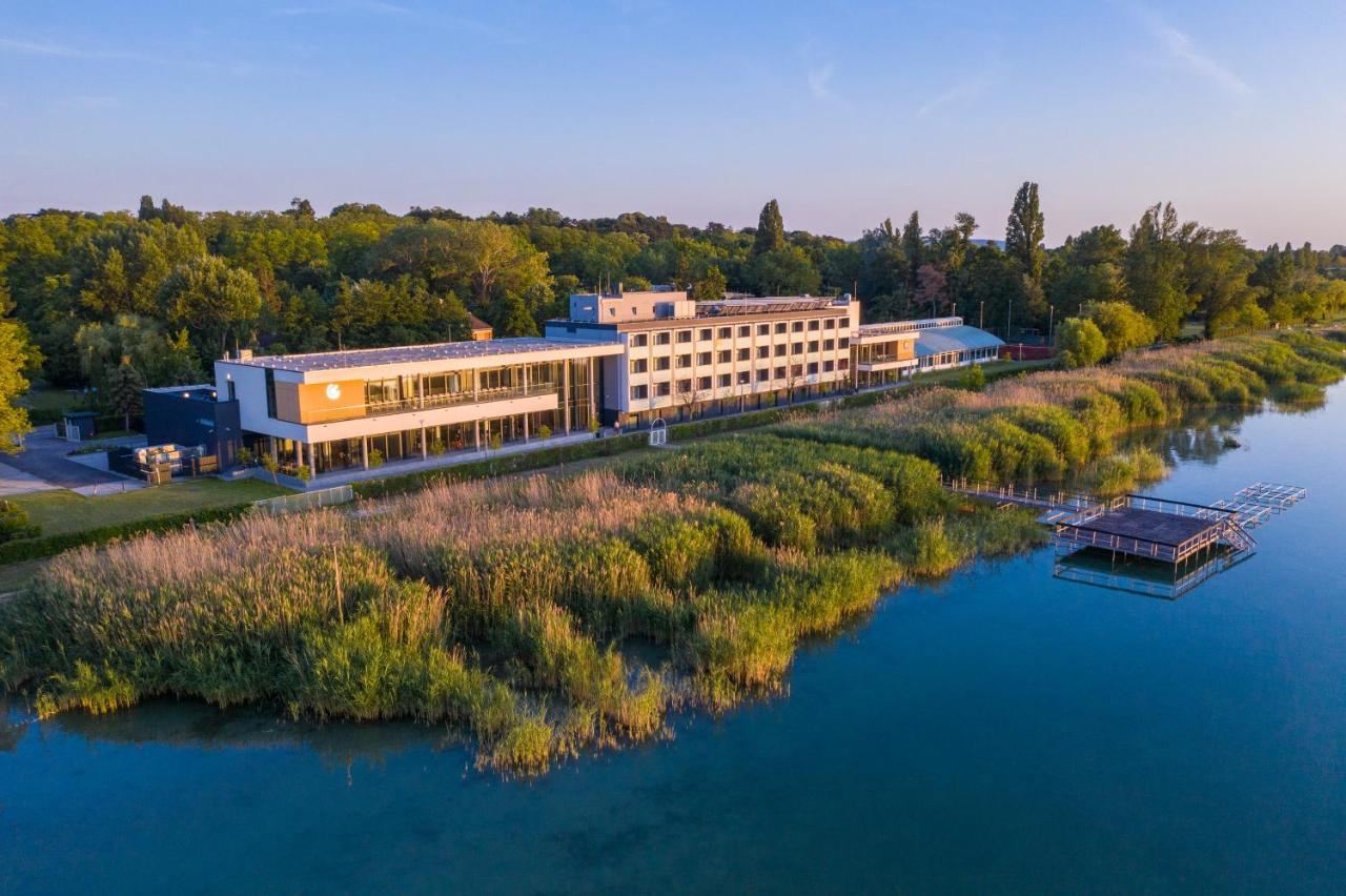 Hotel Otp Balatonszárszó Екстериор снимка