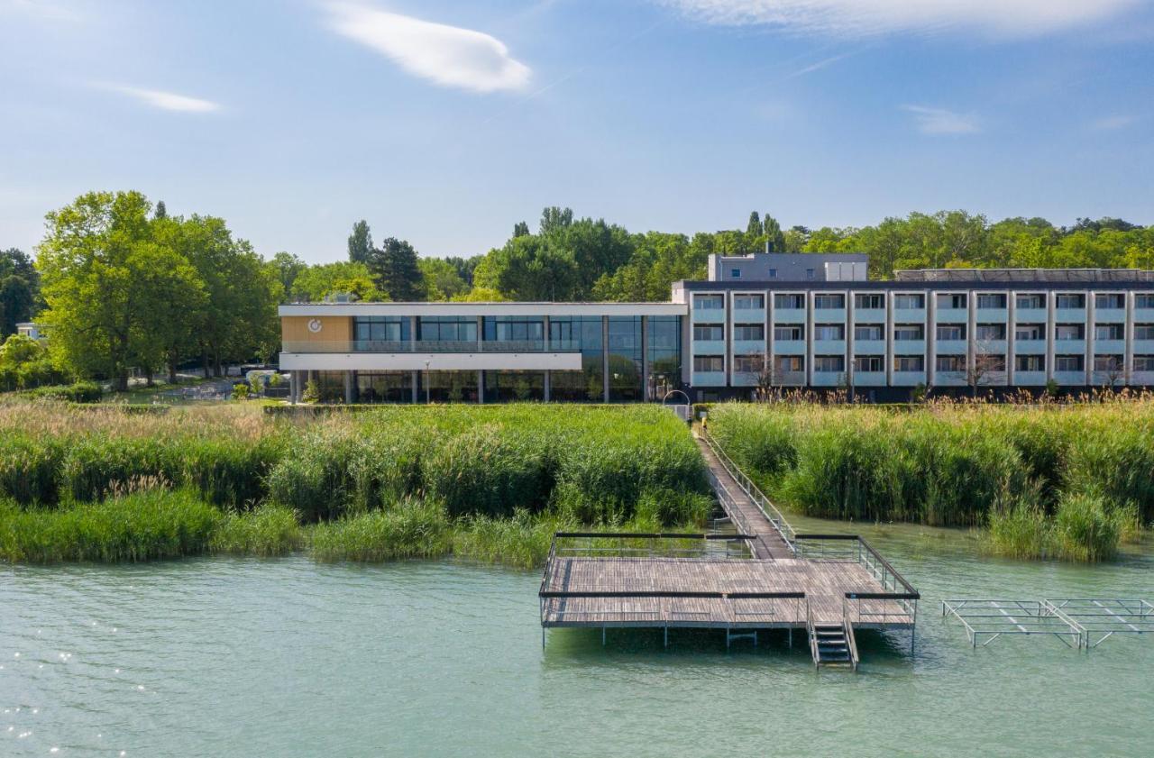 Hotel Otp Balatonszárszó Екстериор снимка